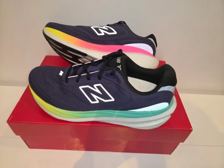 Tweedehands New Balance 1080 v15 bike — afbeelding 2 van 6