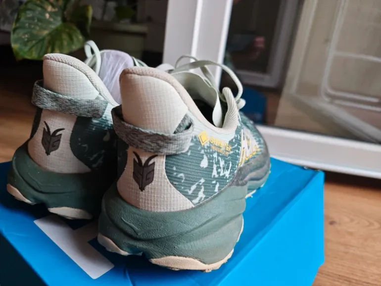 Tweedehands Hoka Speedgoat 6 GoreTex bike — afbeelding 3 van 6