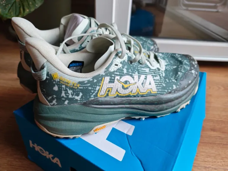 Tweedehands Hoka Speedgoat 6 GoreTex bike — afbeelding 2 van 6