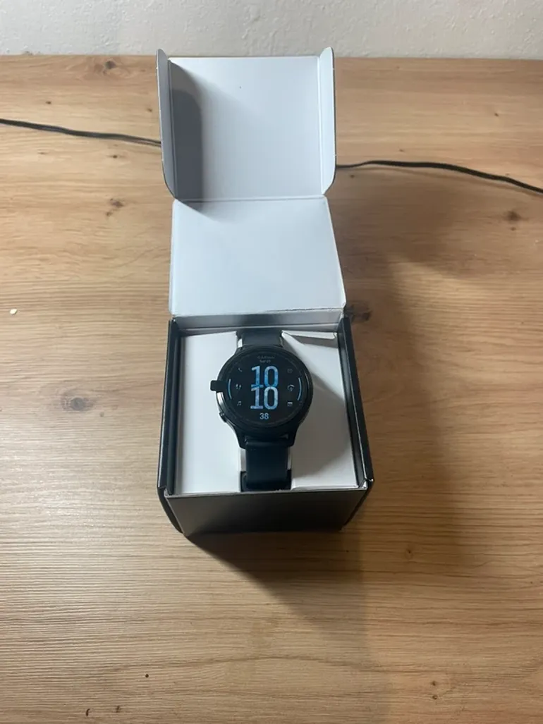 Used Garmin Venu 4 bike — image 2 of 4