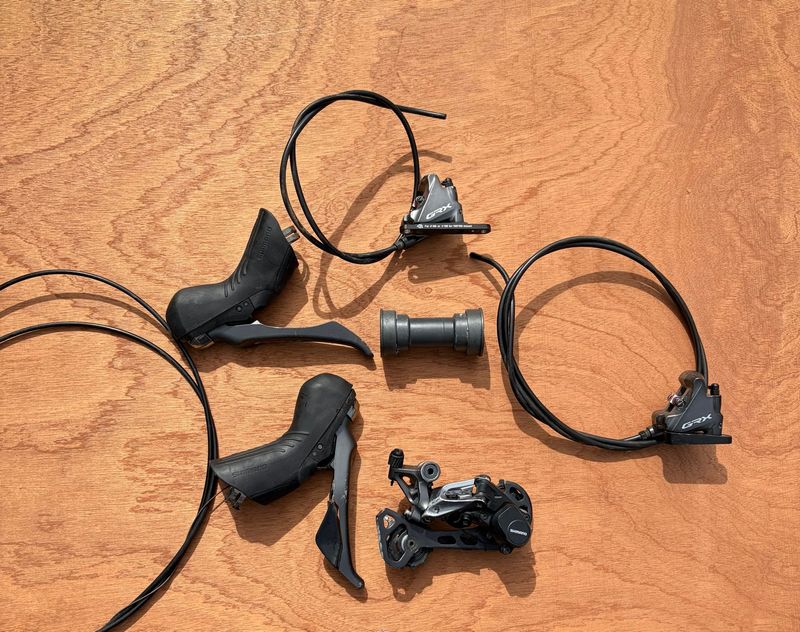 Käytetty Shimano GRX 810 Groupset