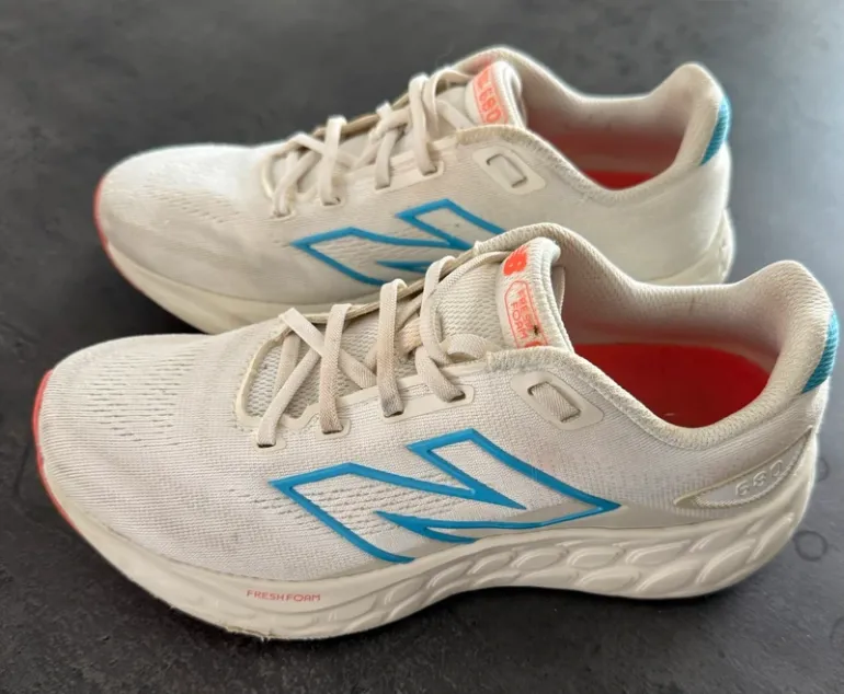 Used New Balance Fresh Foam 680v8 bike — image 2 of 4
