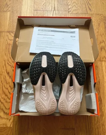Used Nike Zoom Fly 6 bike — image 3 of 3