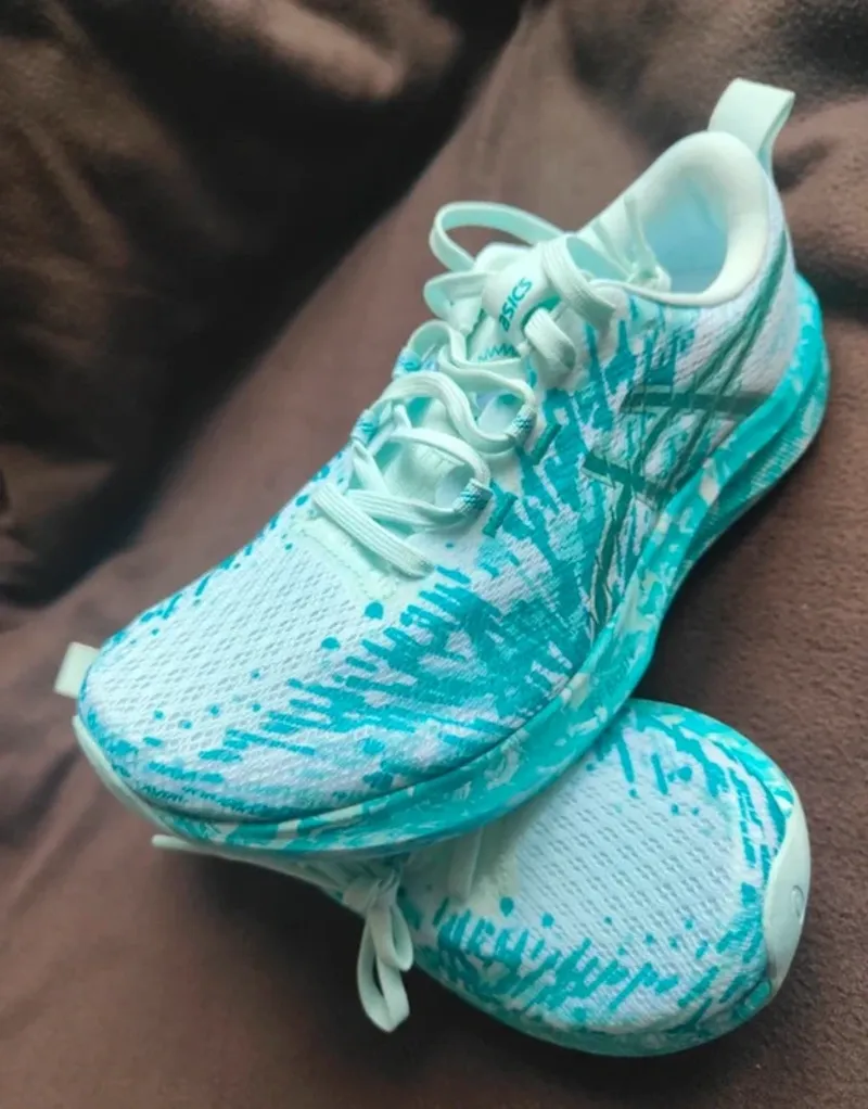 Used Asics Noosa Tri 16 Running Shoes