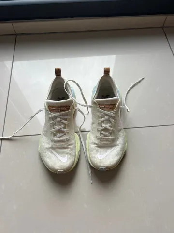 Tweedehands Nike Invincible 3 bike — afbeelding 2 van 9