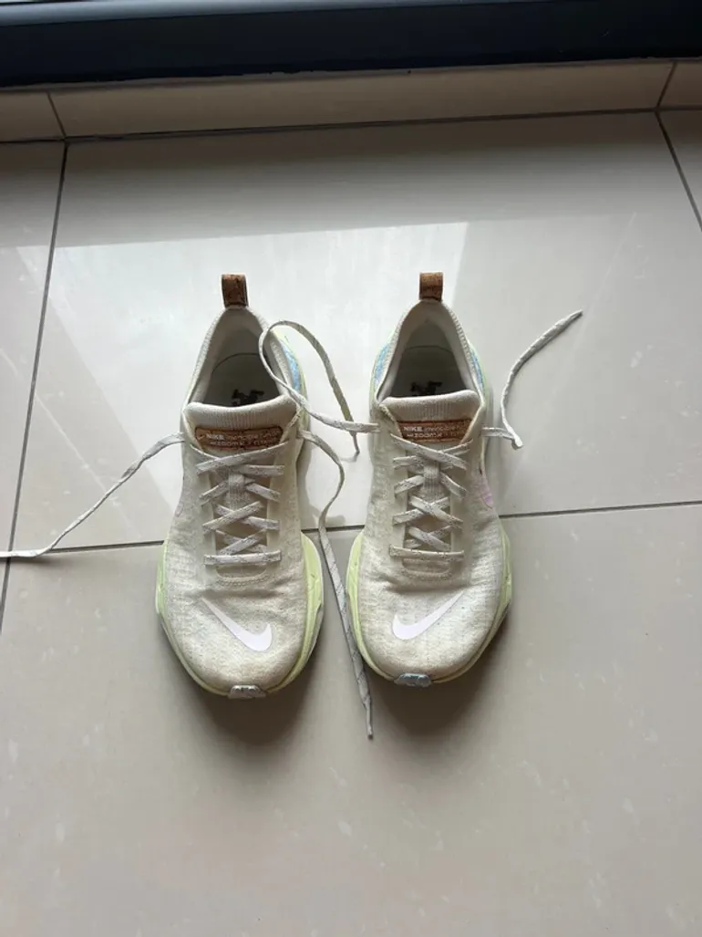 Tweedehands Nike Invincible 3 bike — afbeelding 2 van 9