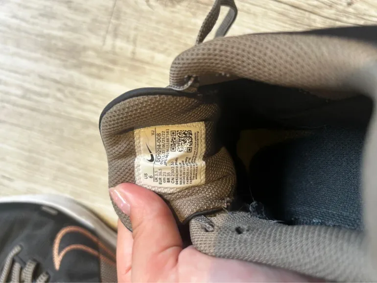 Used Nike sports shoes bike — image 4 of 5