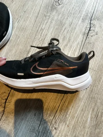 Used Nike sports shoes bike — image 3 of 5