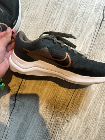 Used Nike sports shoes bike — image 2 of 5