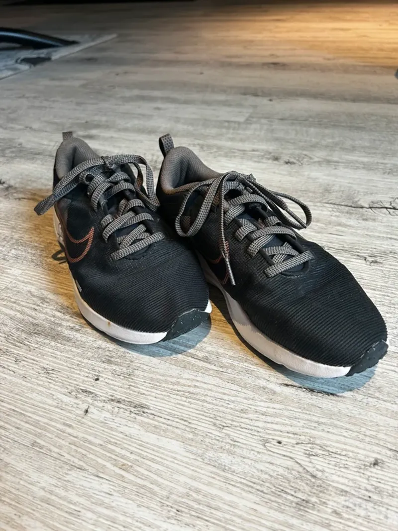 Použité Nike sports shoes Running Shoes
