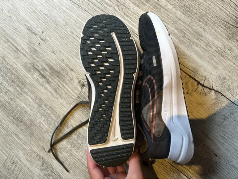 Used Nike sports shoes bike — image 5 of 5