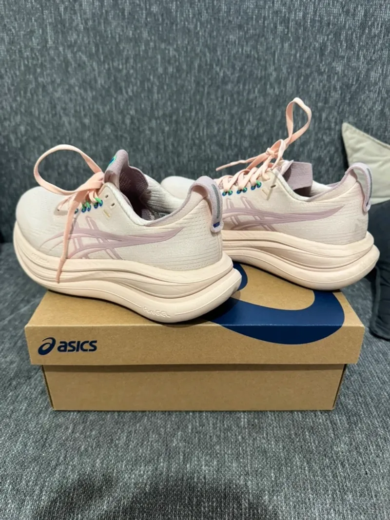 Použité Asics Gel Nimbus 28 Running Shoes