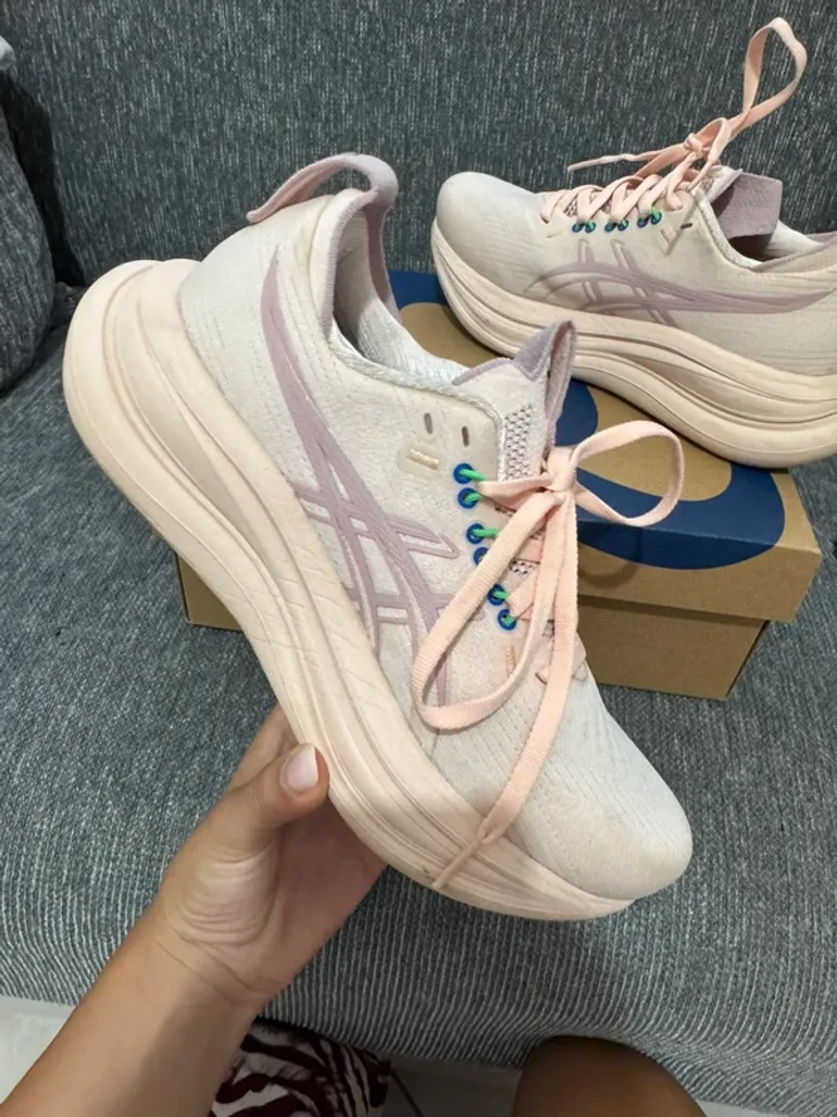 Used Asics Gel Nimbus 28 bike — image 2 of 5