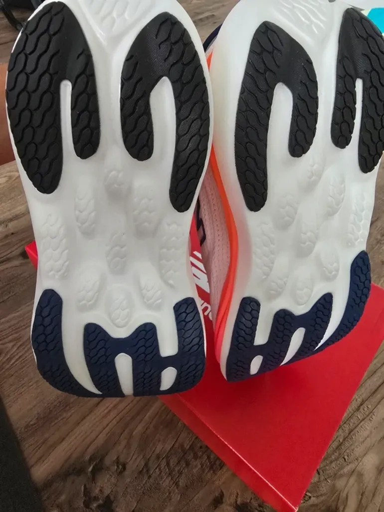 Used New Balance 1080 V15 bike — image 3 of 4