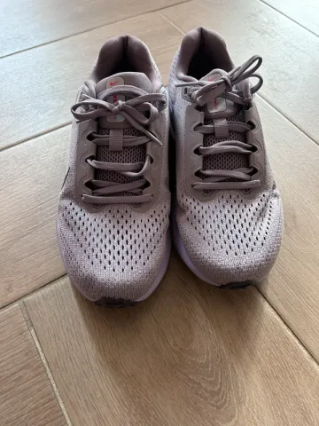 Used Nike Running Shoes bike — image 1 of 3