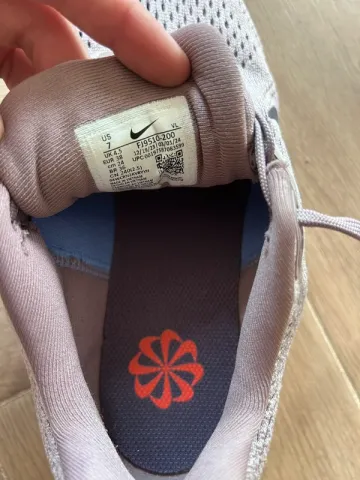 Used Nike Running Shoes bike — image 3 of 3