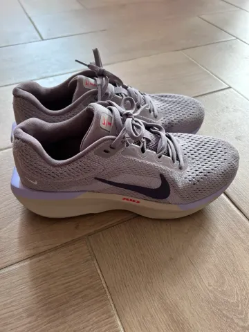 Used Nike Running Shoes bike — image 2 of 3