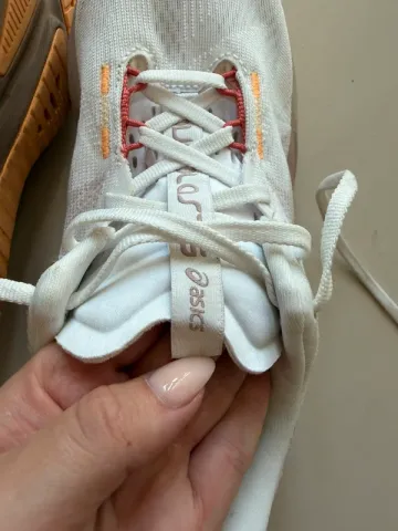 Used Asics Novablast 5 bike — image 6 of 7