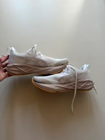 Used Asics Novablast 5 bike — image 1 of 7