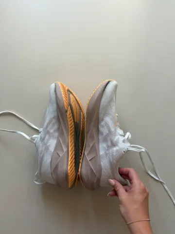 Used Asics Novablast 5 bike — image 4 of 7