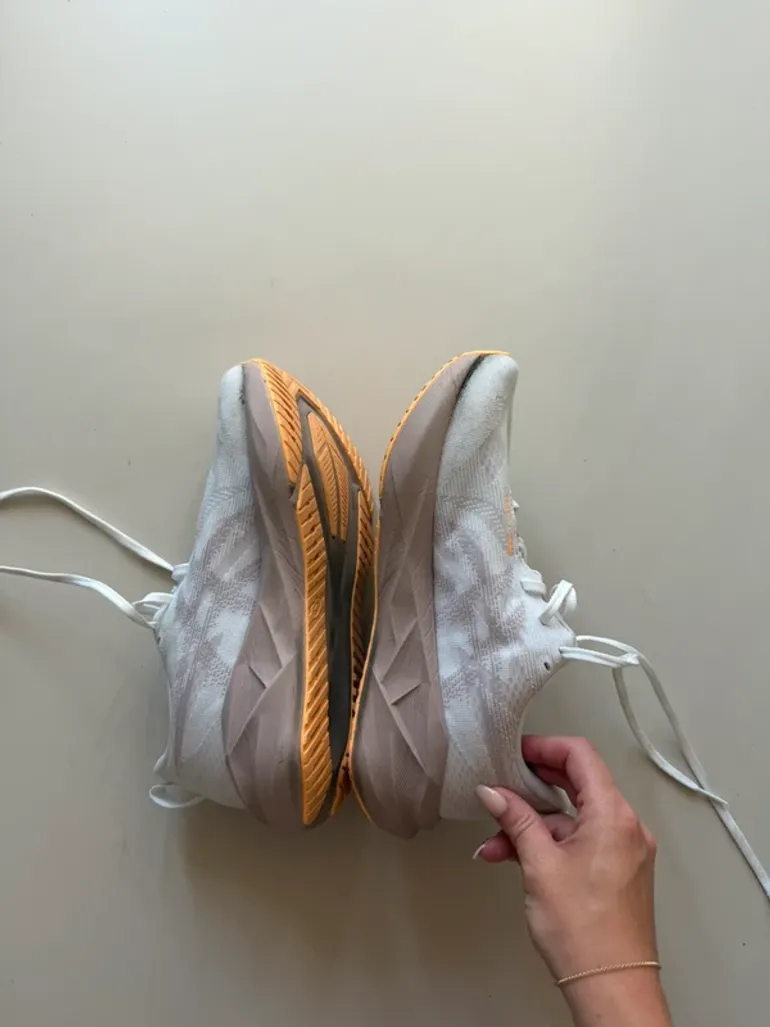 Used Asics Novablast 5 bike — image 4 of 7