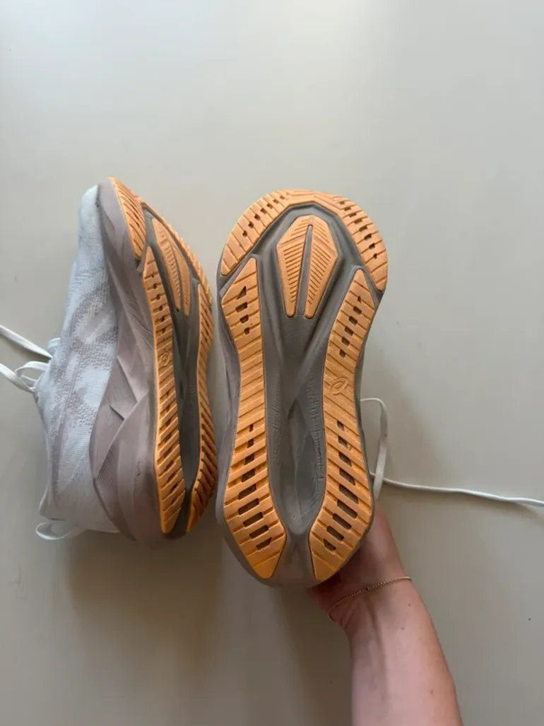 Used Asics Novablast 5 bike — image 5 of 7