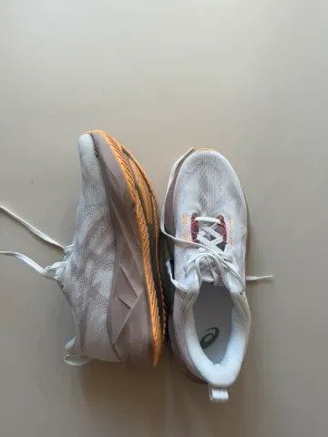 Used Asics Novablast 5 bike — image 3 of 7