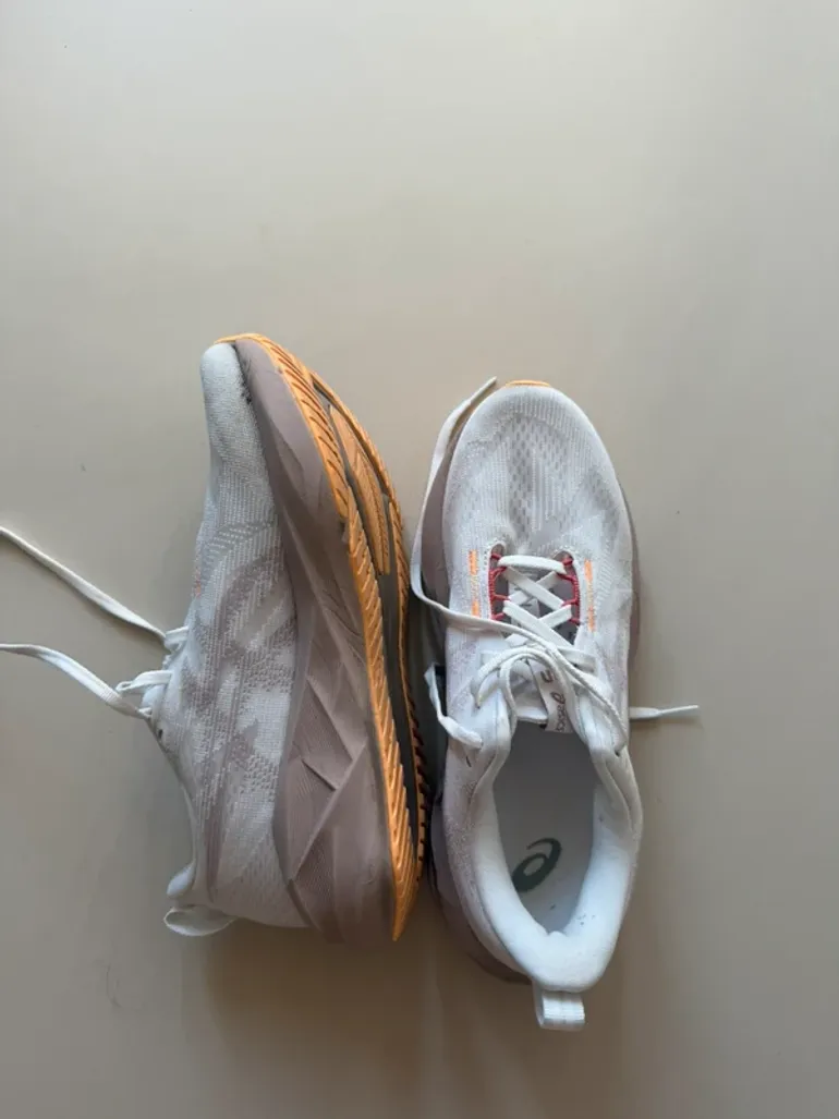 Used Asics Novablast 5 bike — image 3 of 7