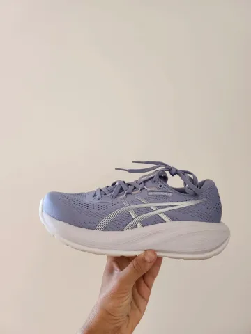 Used Asics Gel Cumulus 28 bike — image 1 of 5