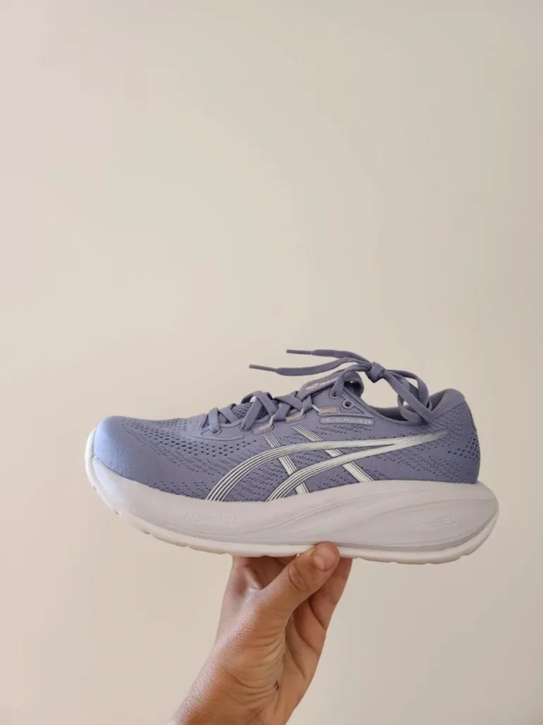 Used Asics Gel Cumulus 28 bike — image 1 of 5
