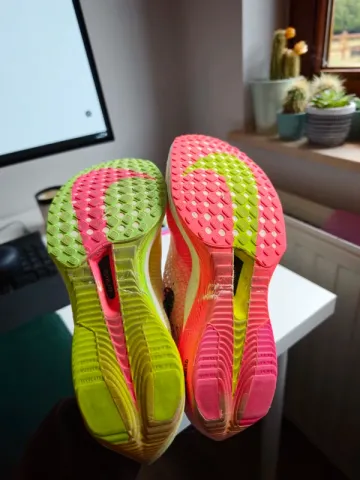 Used Nike Carbon plated running shoes bike — image 4 of 5