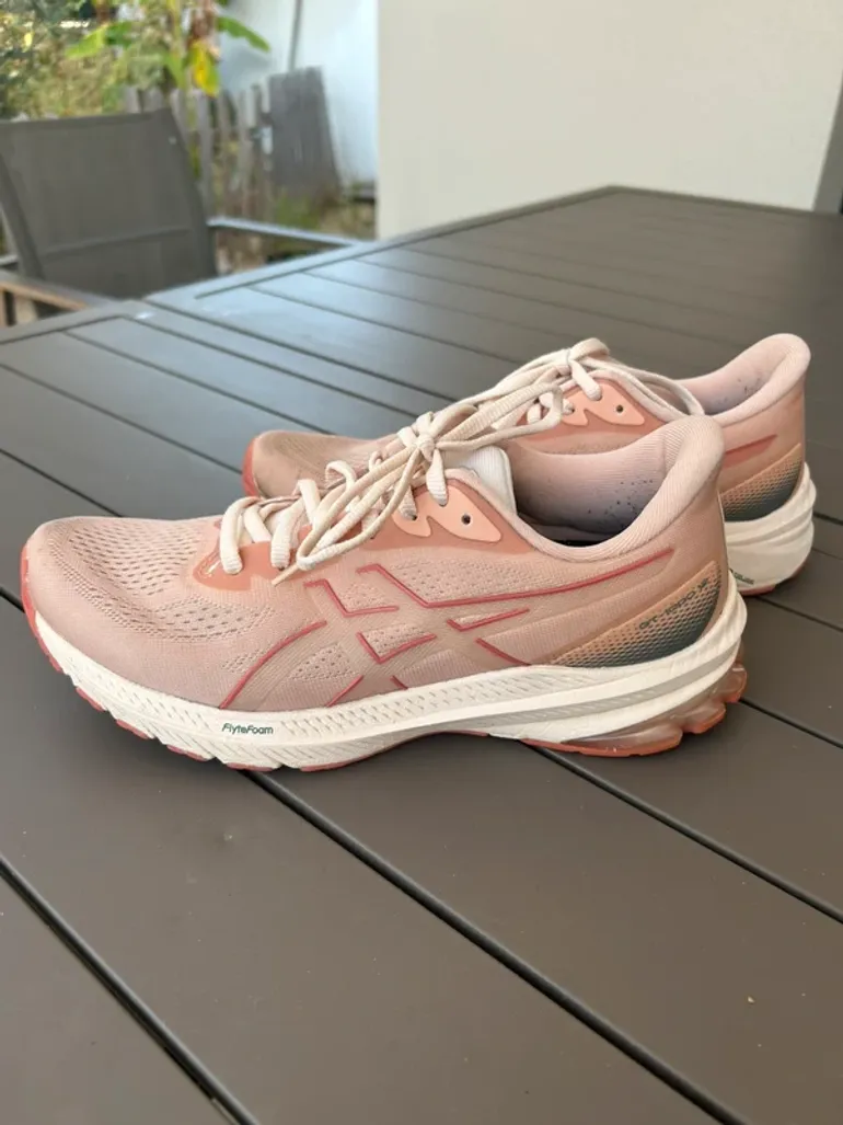 Used Asics GT-1000 12 bike — image 1 of 10
