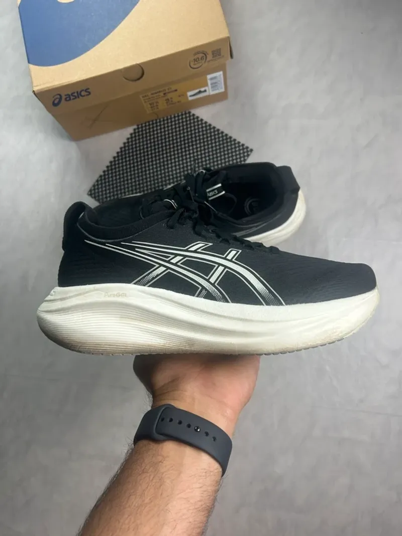 Used Asics Gel Nimbus 27 Running Shoes