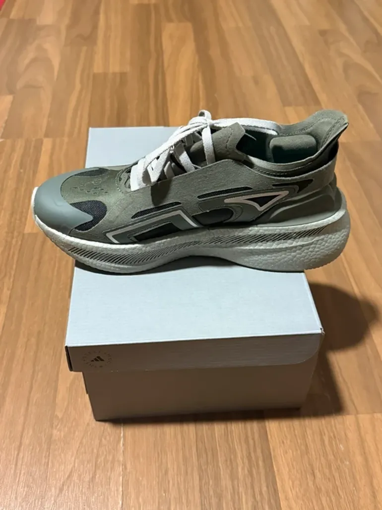 Used Adidas Ultraboost 5 Stella McCartney bike — image 3 of 5