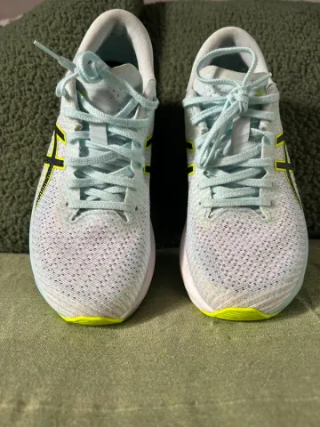 Used Asics Running Shoes bike — image 3 of 3