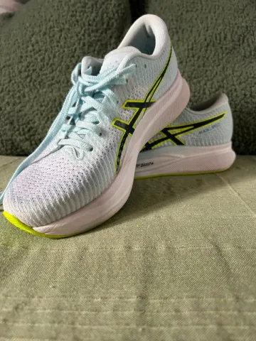 Used Asics Running Shoes bike — image 2 of 3