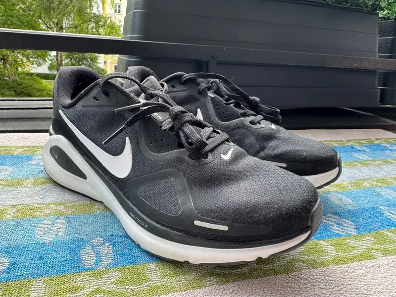 Used Nike Structure 26 Running Shoes