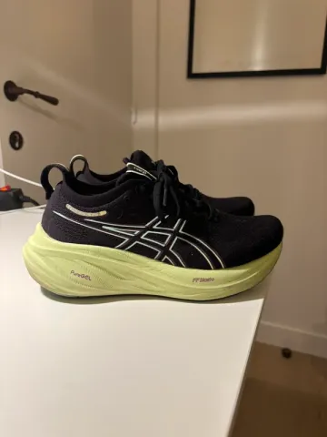 Used Asics Gel-Nimbus 26 bike — image 1 of 8