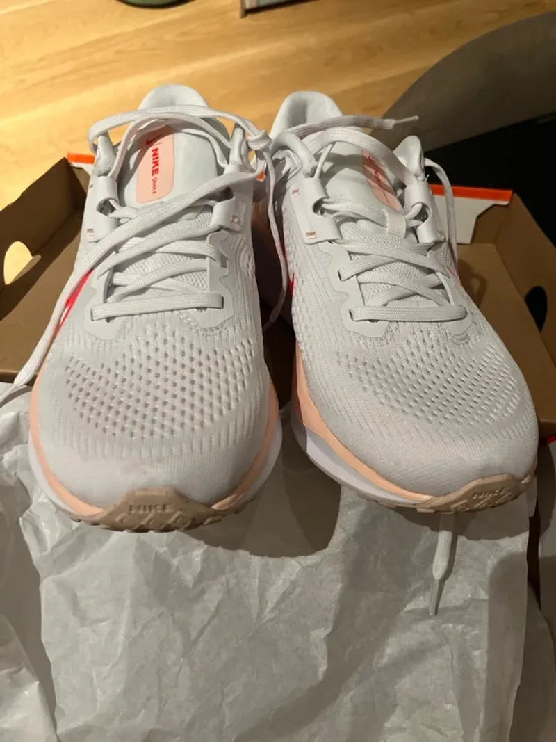 Used Nike QUEST 6 Running Shoes