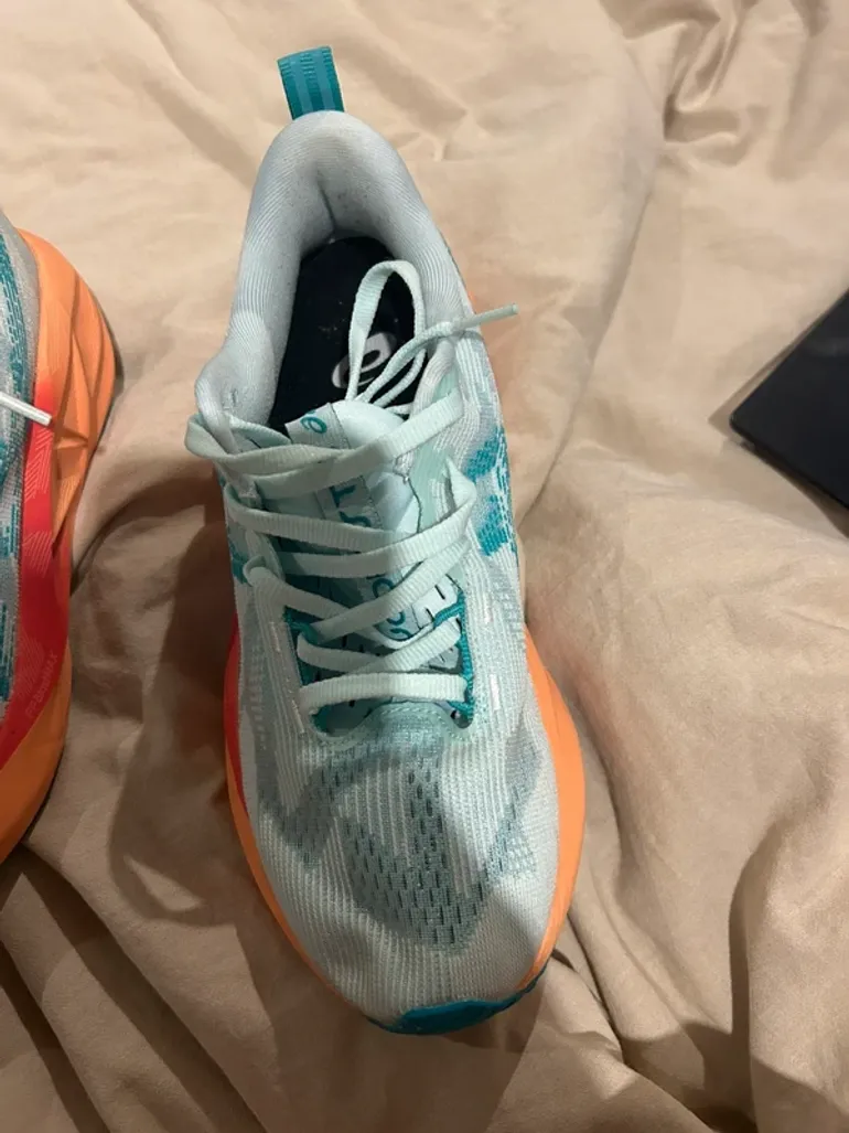 Použité Asics Novablast 5 bike — obrázek 4 z 6