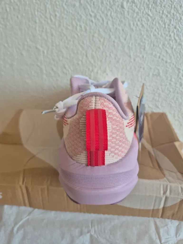 Used Asics Novablast 5 LE bike — image 6 of 7