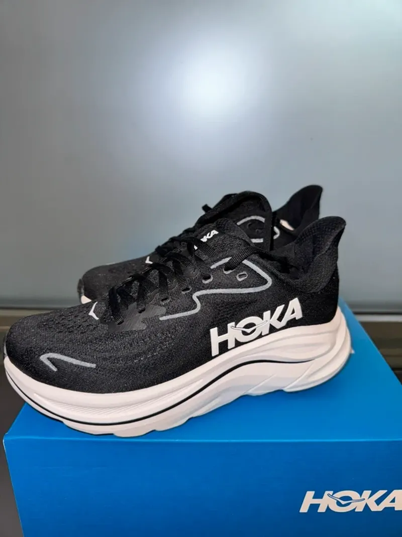 Used Autre Clifton 10 Running Shoes