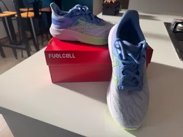 New Balance Fuelcell bike d'occasion — image 2 sur 3