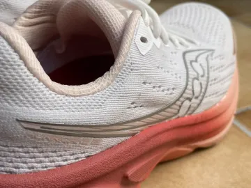 Used Saucony Running Shoes bike — image 2 of 10
