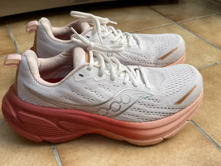 Used Saucony Running Shoes bike — image 3 of 10