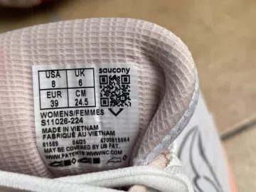Used Saucony Running Shoes bike — image 5 of 10