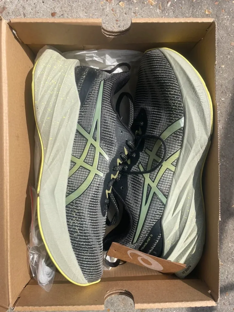 Used Asics Nova blast 3 bike — image 5 of 8