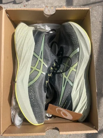 Used Asics Nova blast 3 bike — image 7 of 8
