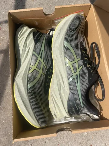 Used Asics Nova blast 3 bike — image 1 of 8