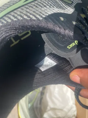 Used Asics Nova blast 3 bike — image 8 of 8